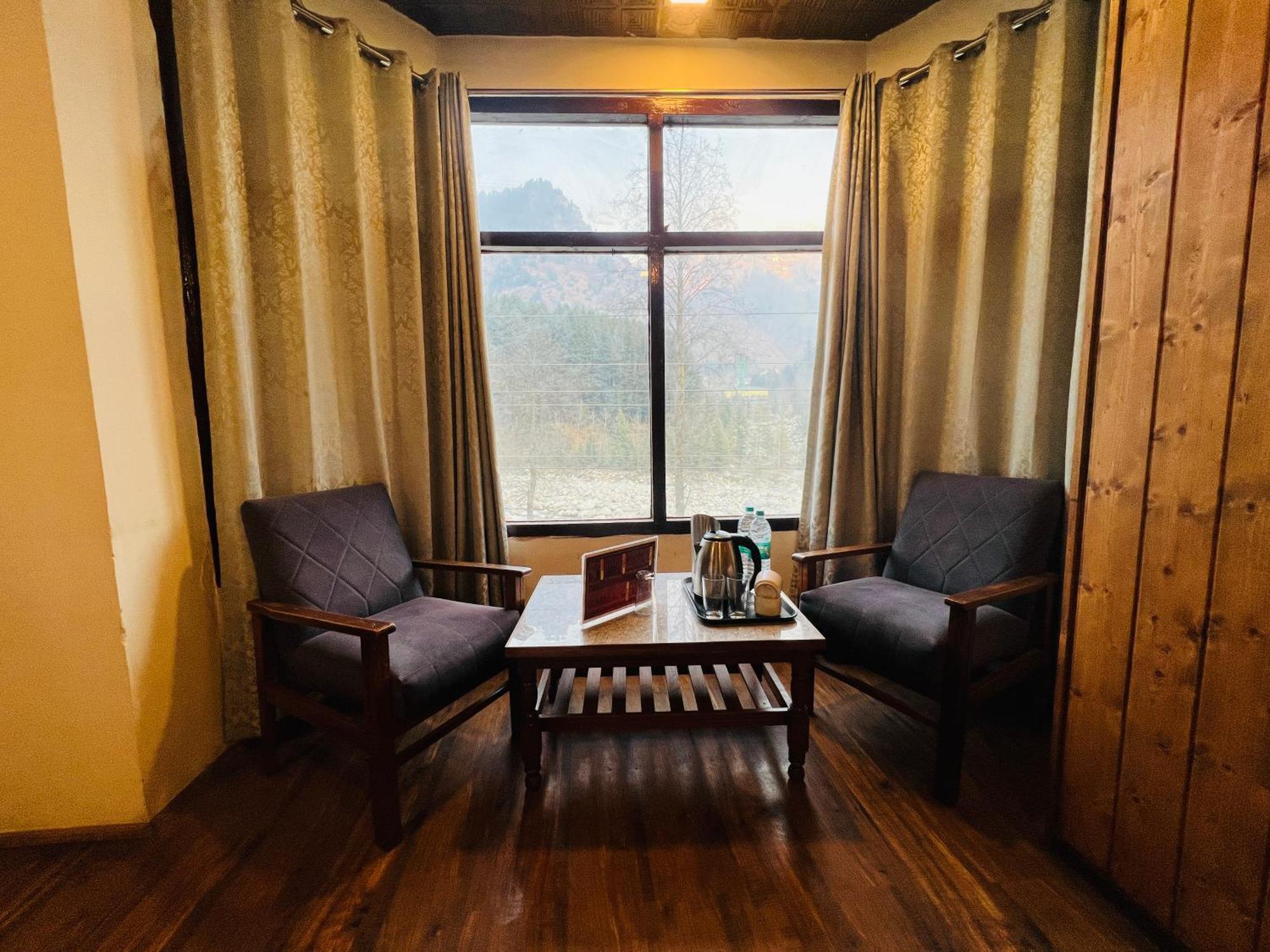 Hotel Green Link -#Near Volvo Bus Stand #Mountain View #River View #Open Terrace Manali  Bagian luar foto
