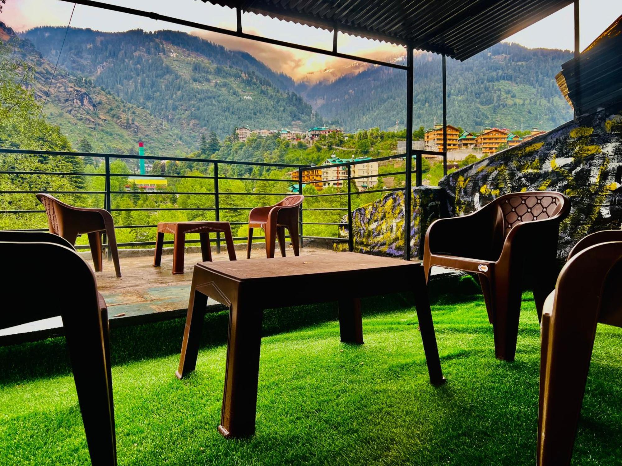 Hotel Green Link -#Near Volvo Bus Stand #Mountain View #River View #Open Terrace Manali  Bagian luar foto