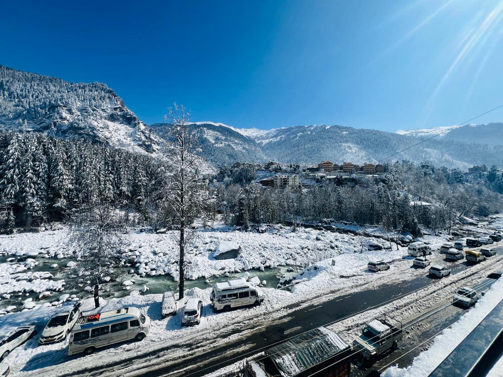 Hotel Green Link -#Near Volvo Bus Stand #Mountain View #River View #Open Terrace Manali  Bagian luar foto