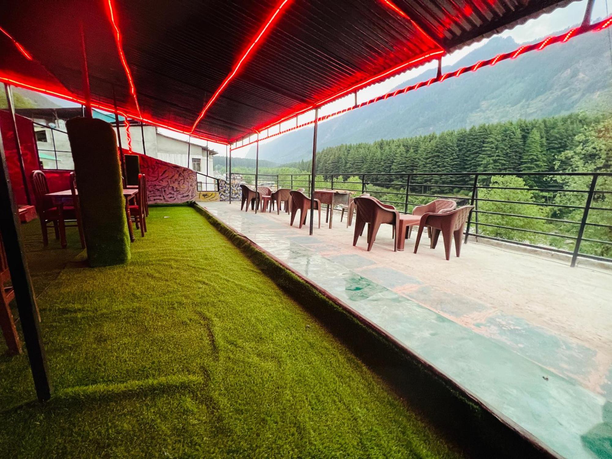 Hotel Green Link -#Near Volvo Bus Stand #Mountain View #River View #Open Terrace Manali  Bagian luar foto