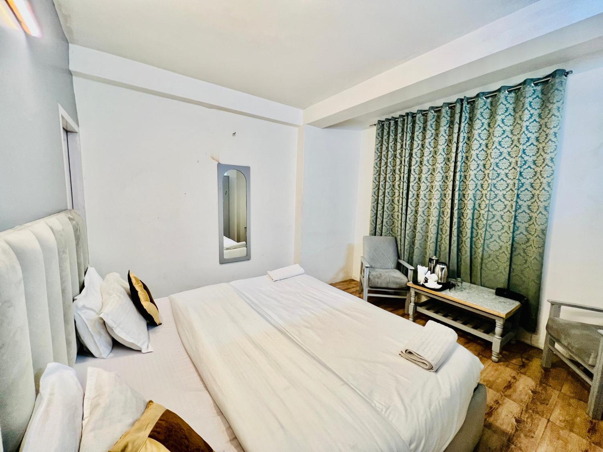 Hotel Green Link -#Near Volvo Bus Stand #Mountain View #River View #Open Terrace Manali  Bagian luar foto